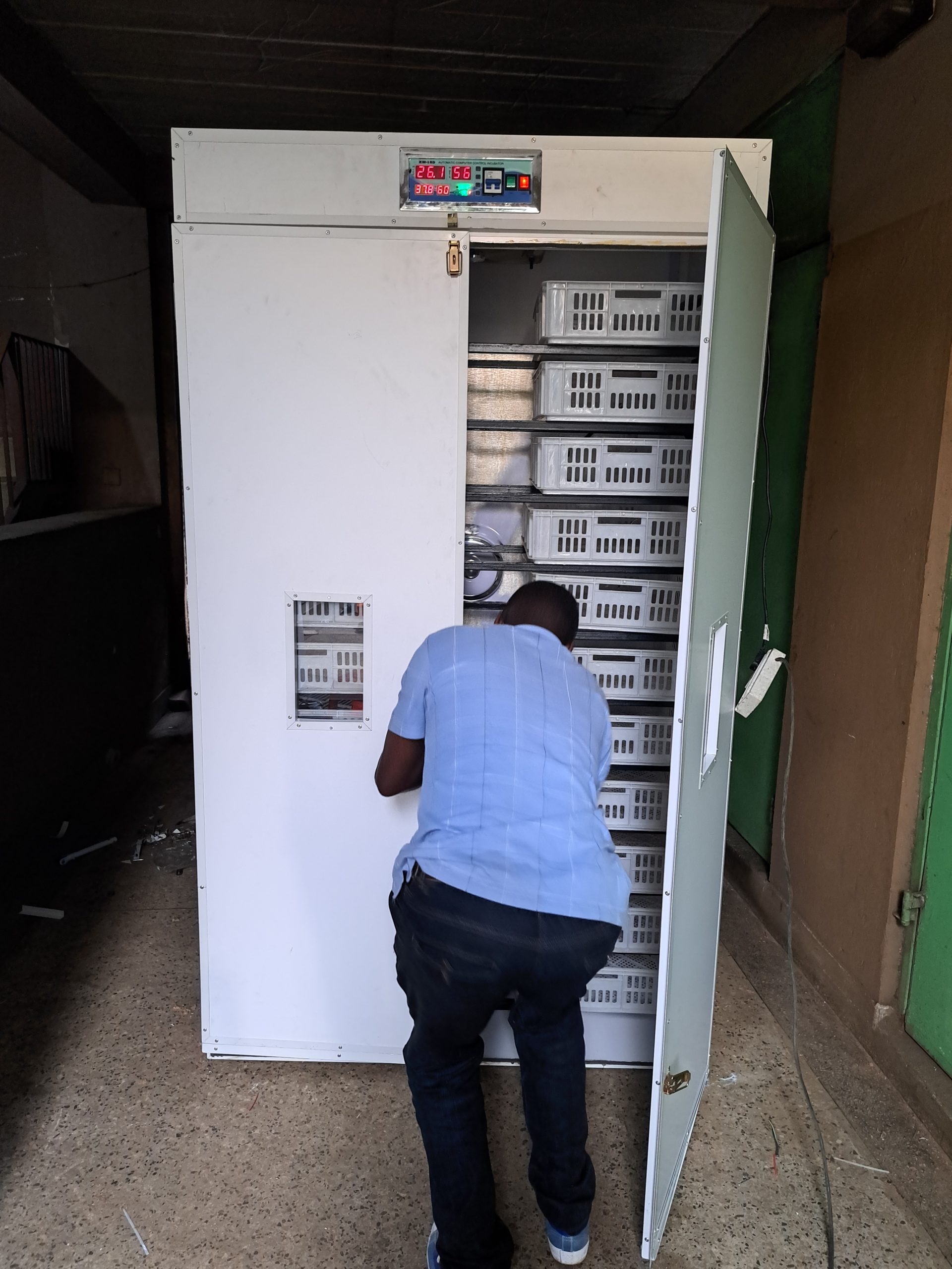 5280 Egg Fully Automatic Solar/Electric Incubator and Hatcher AC/DC Full-Hatcher/Half-hatcher - Image 3